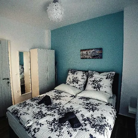Seaview Deluxe Apartment *